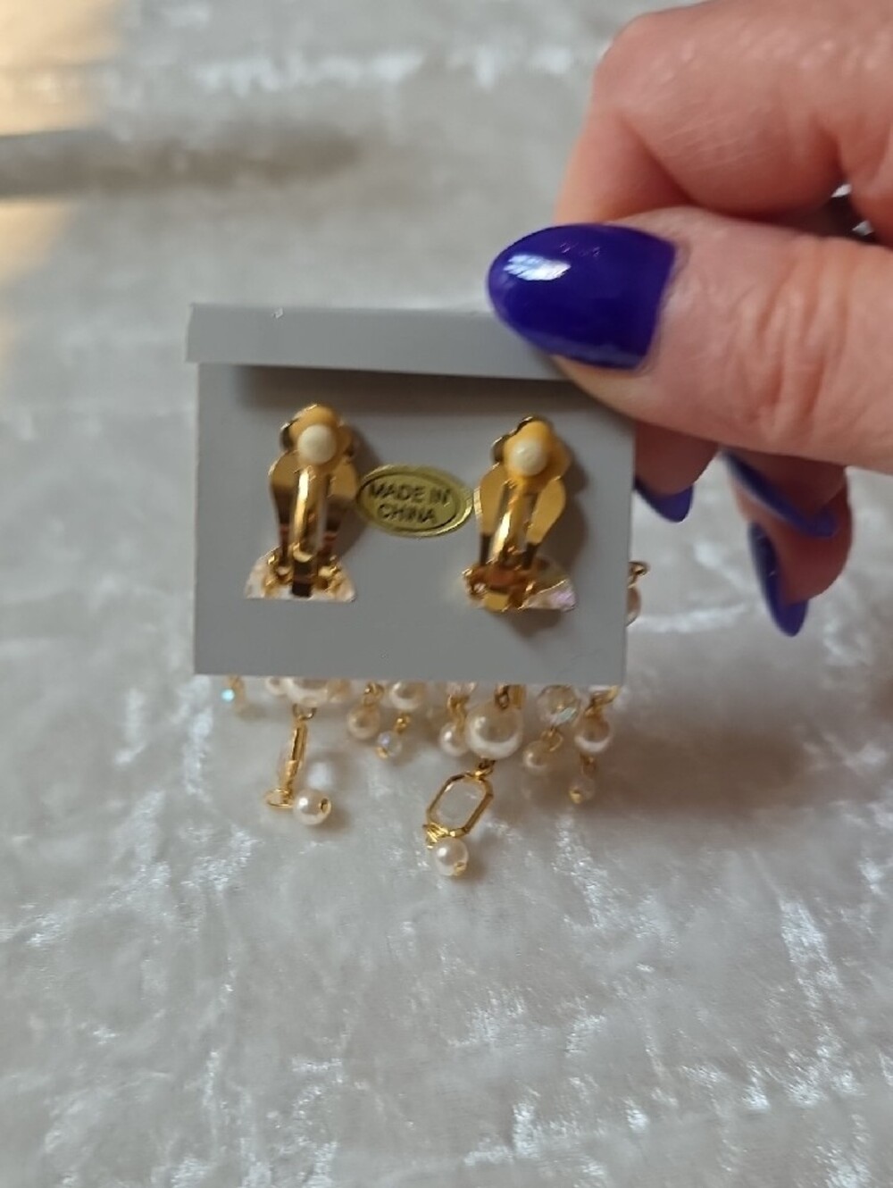 Vintage Gold Pearl Cluster Dangle Feminine Clip On Earrings - Picture 6 of 7